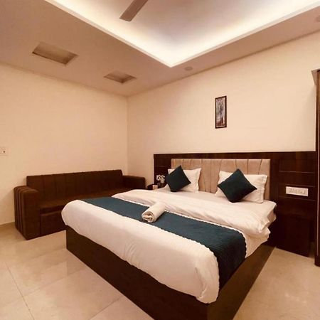 Hotel Rudra Residency Near Railway Station Матура Екстериор снимка
