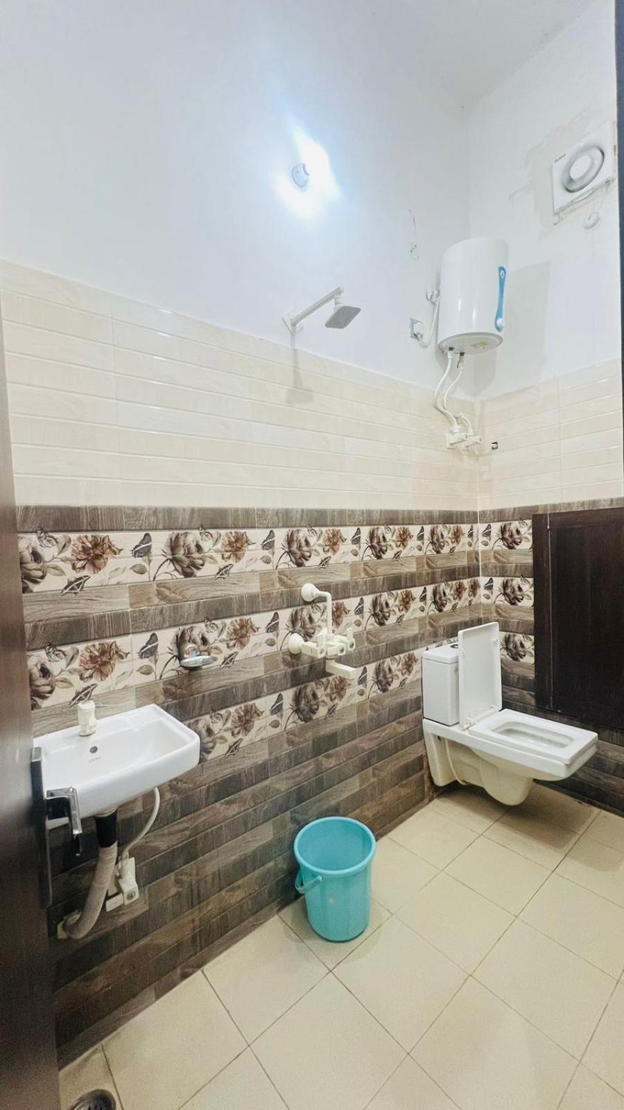 Hotel Rudra Residency Near Railway Station Матура Екстериор снимка