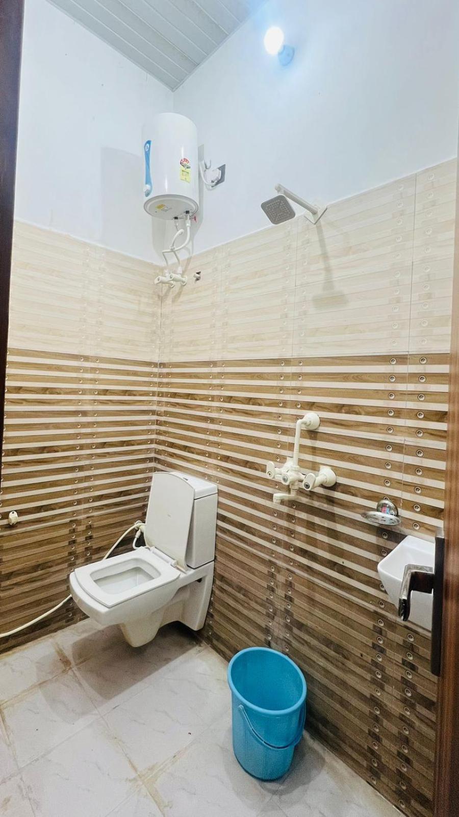 Hotel Rudra Residency Near Railway Station Матура Екстериор снимка