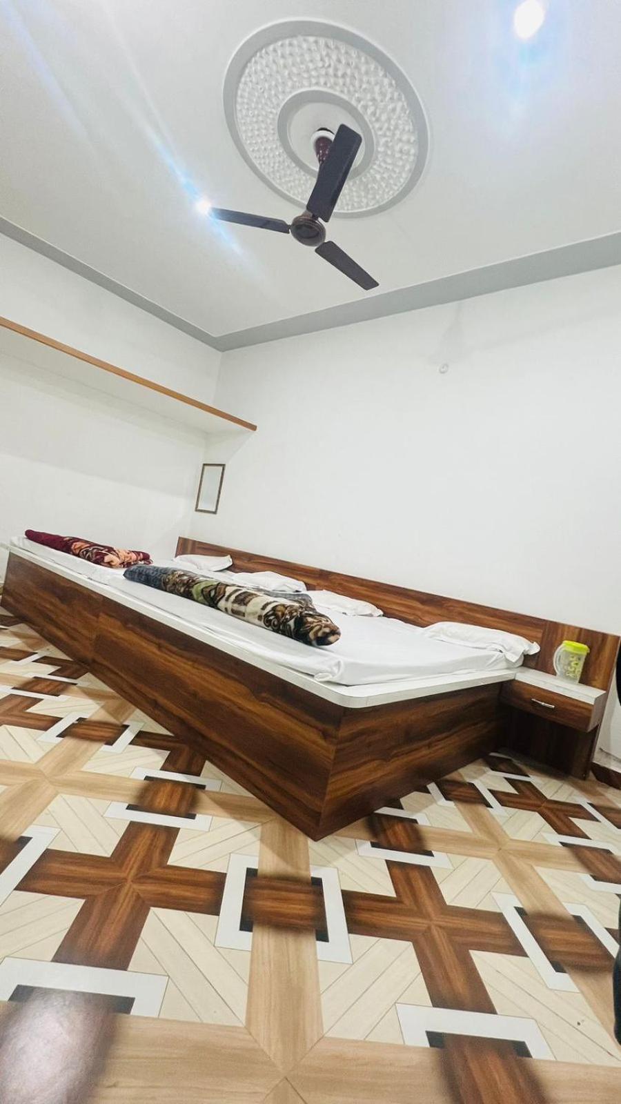 Hotel Rudra Residency Near Railway Station Матура Екстериор снимка