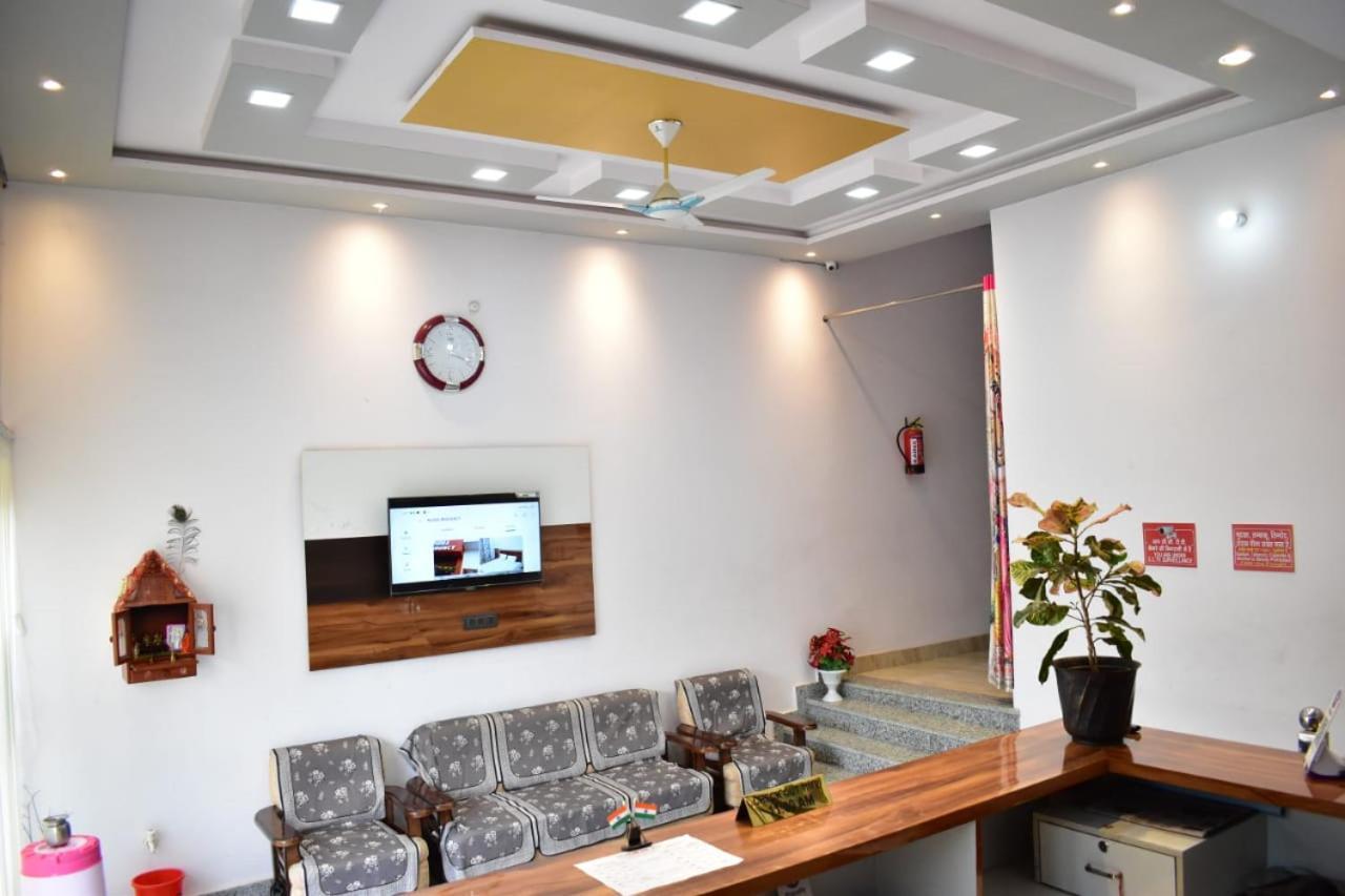 Hotel Rudra Residency Near Railway Station Матура Екстериор снимка